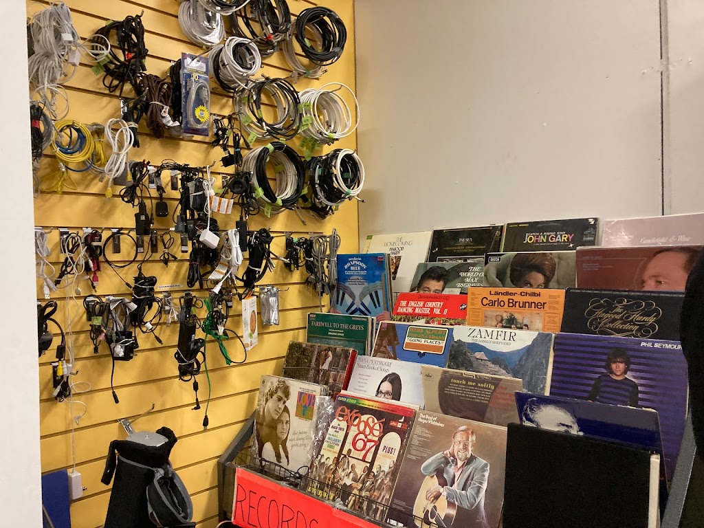 Rundle United Thrift Shop | 104 Banff Ave, Banff, AB T1L, Canada | Phone: (403) 762-2075