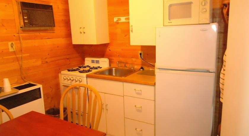 The Dreamland Motel | 1035 Athabasca St E, Moose Jaw, SK S6H 0N1, Canada | Phone: (306) 692-1878