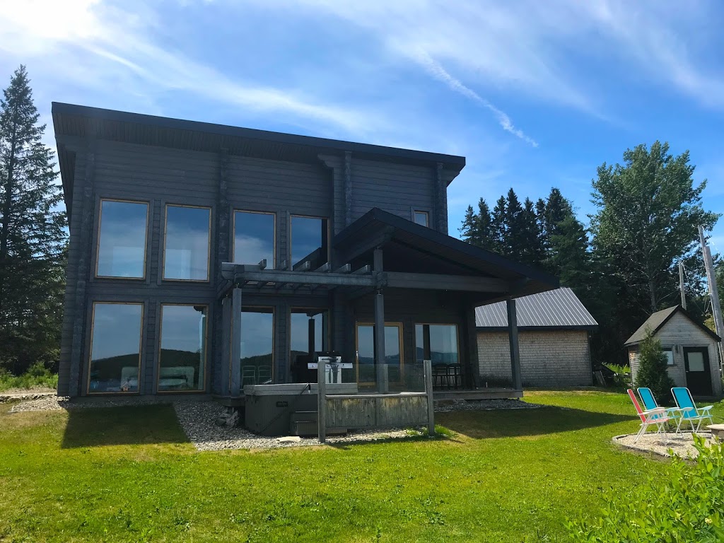 Le Chalet Les Hirondelles | 34 Chemin du Lac Nairne, Saint-Aimé-des-Lacs, QC G0T 1S0, Canada | Phone: (418) 655-5807