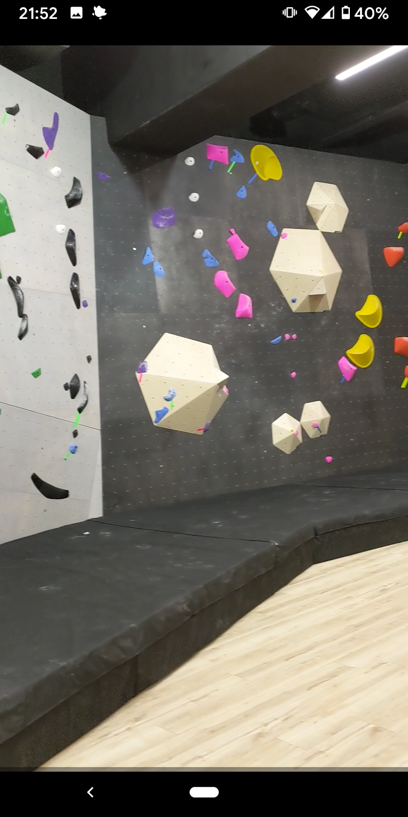 Basecamp Climbing Queen West | gym | 186 Spadina Ave Unit 1A, Toronto, ON M5T 3B2, Canada | 4165463941 OR +1 416-546-3941
