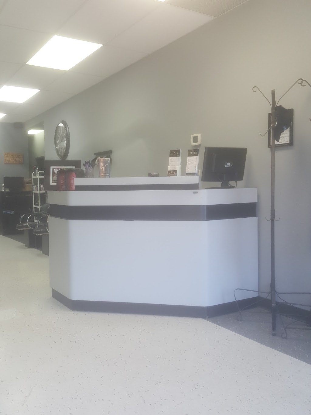 Pioneer Hairworks | 601 Doon Village Rd Unit #5, Kitchener, ON N2P 1T6, Canada | Phone: (519) 893-9544