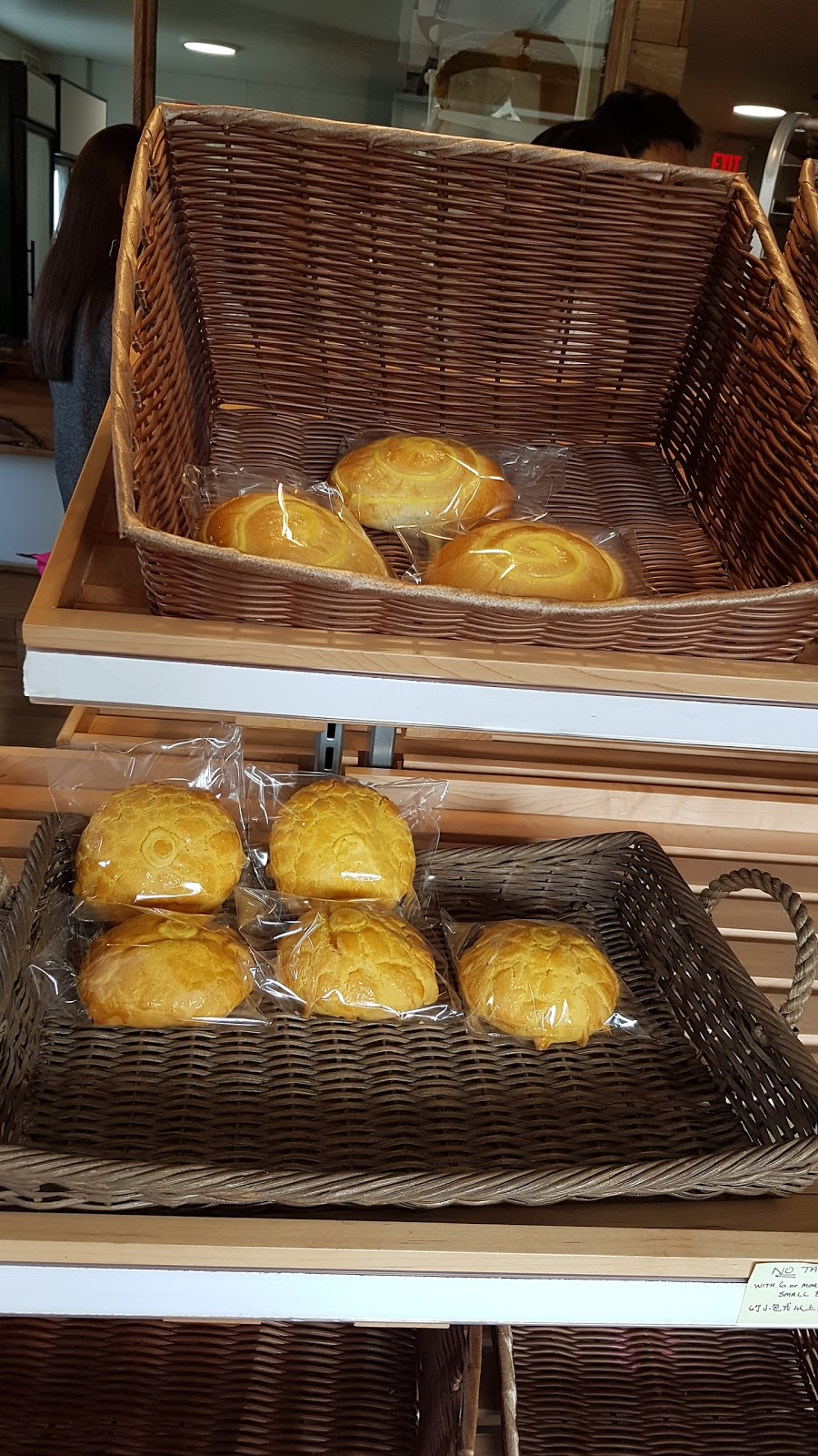 Mings Bakery | 1433 Logan Ave, Winnipeg, MB R3E 1R8, Canada | Phone: (204) 691-8777