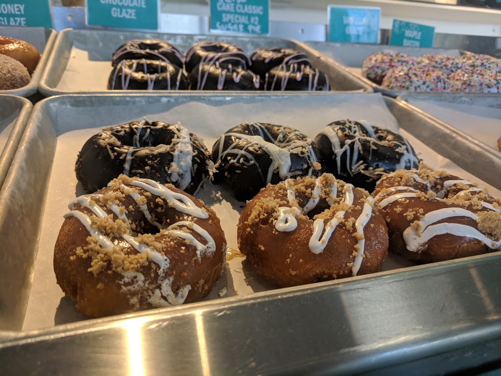 Mavericks Donut Company | 1500 Bank St, Ottawa, ON K1H 7Z2, Canada | Phone: (613) 680-1004