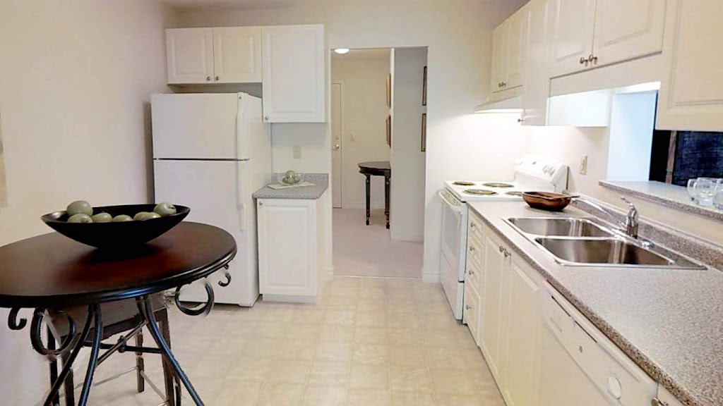 Fallowfield Towers I by Drewlo Holdings | 161 Fallowfield Dr, Kitchener, ON N2C 0B2, Canada | Phone: (519) 748-0505