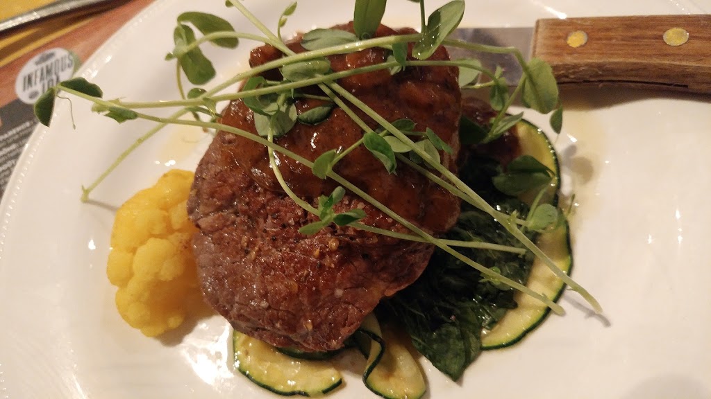 Comme Chez Soi Restaurant | 297 Chemin du Bord-du-Lac, Pointe-Claire, QC H9S 4L4, Canada | Phone: (514) 693-9555