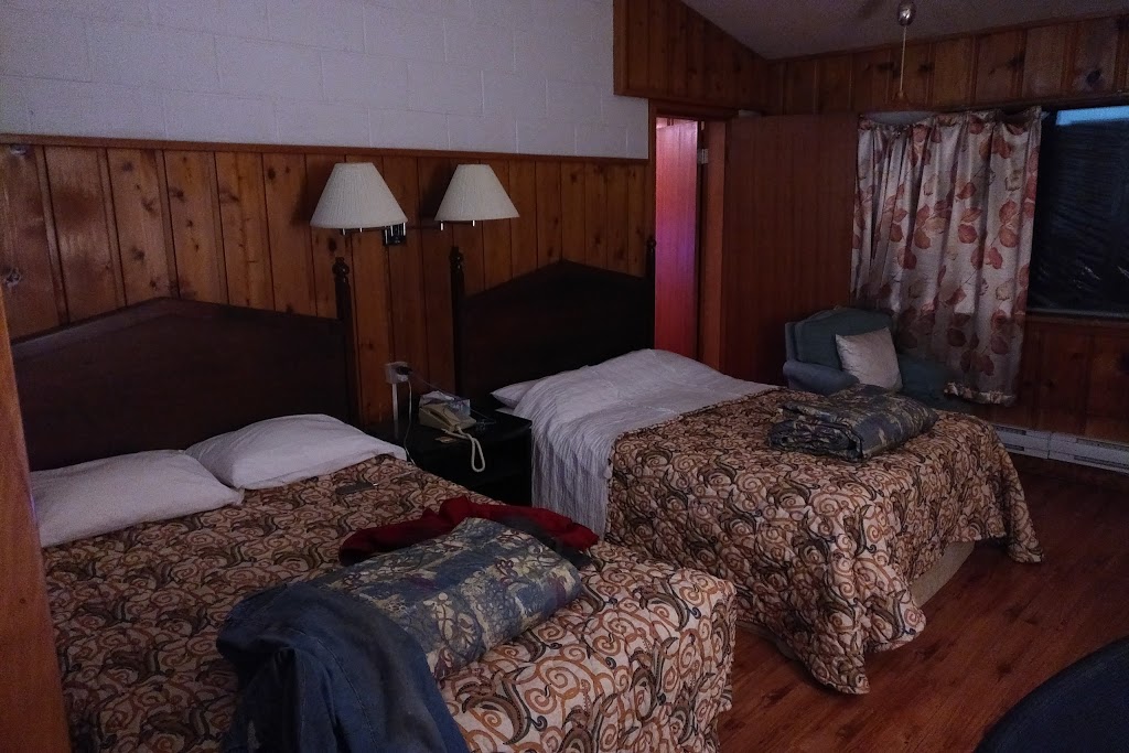 Motel Le Charentais | 13325 QC-132, Sorel-Tracy (Québec), QC J3R 0K6, Canada | Phone: (450) 746-5650