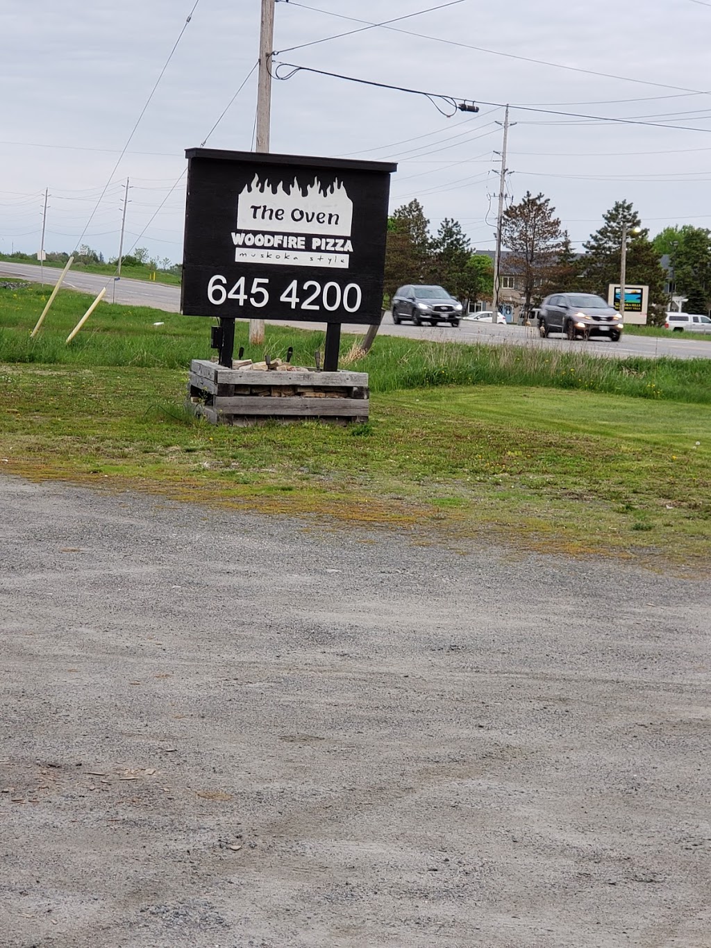 The Oven Woodfire Pizza | 719 Muskoka District Road 118 West, Bracebridge, ON P1L 1W8, Canada | Phone: (705) 645-4200
