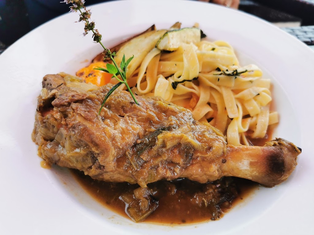 SummerKiss Restaurant | 1014 Lois Lane, Minden, ON K0M 2L1, Canada | Phone: (705) 454-8000