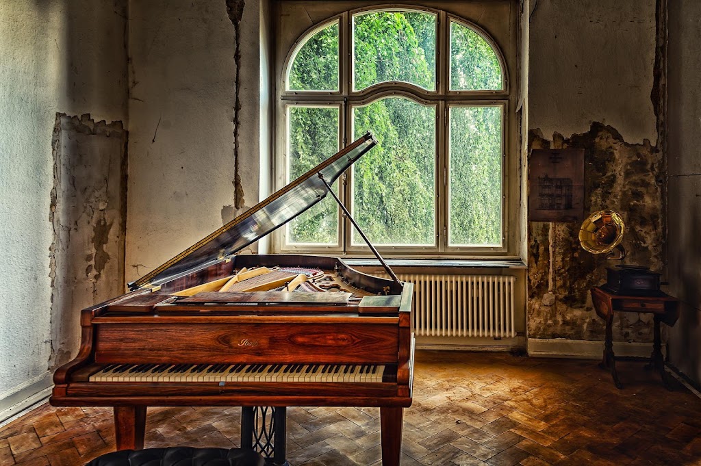 Vesta piano | 232 Beechy Dr, Richmond Hill, ON L4C 2X7, Canada | Phone: (647) 832-2177