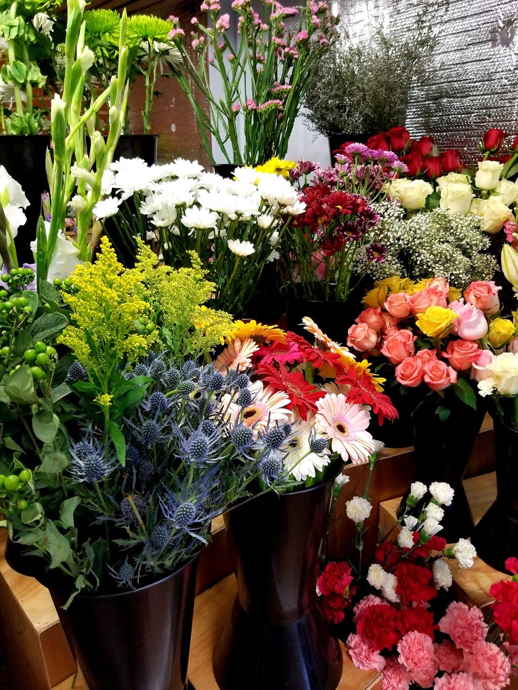 Fleuriste Beauharnois | 124 Rue Saint Laurent, Beauharnois, QC J6N 1V9, Canada | Phone: (450) 395-0876
