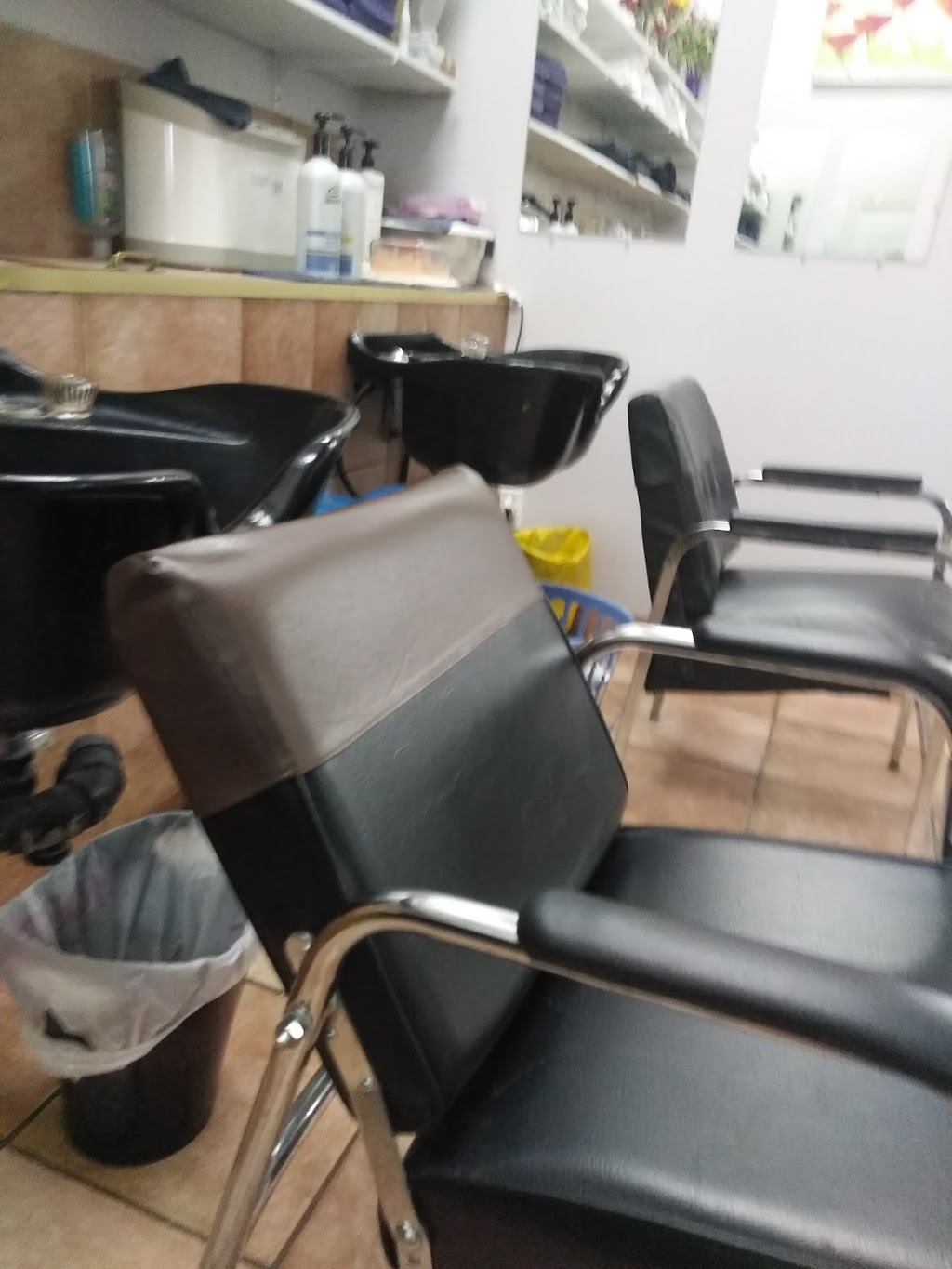 Flirt Hair & Spa Inc | 6800 Memorial Dr NE, Calgary, AB T2A 6V3, Canada | Phone: (403) 235-1805