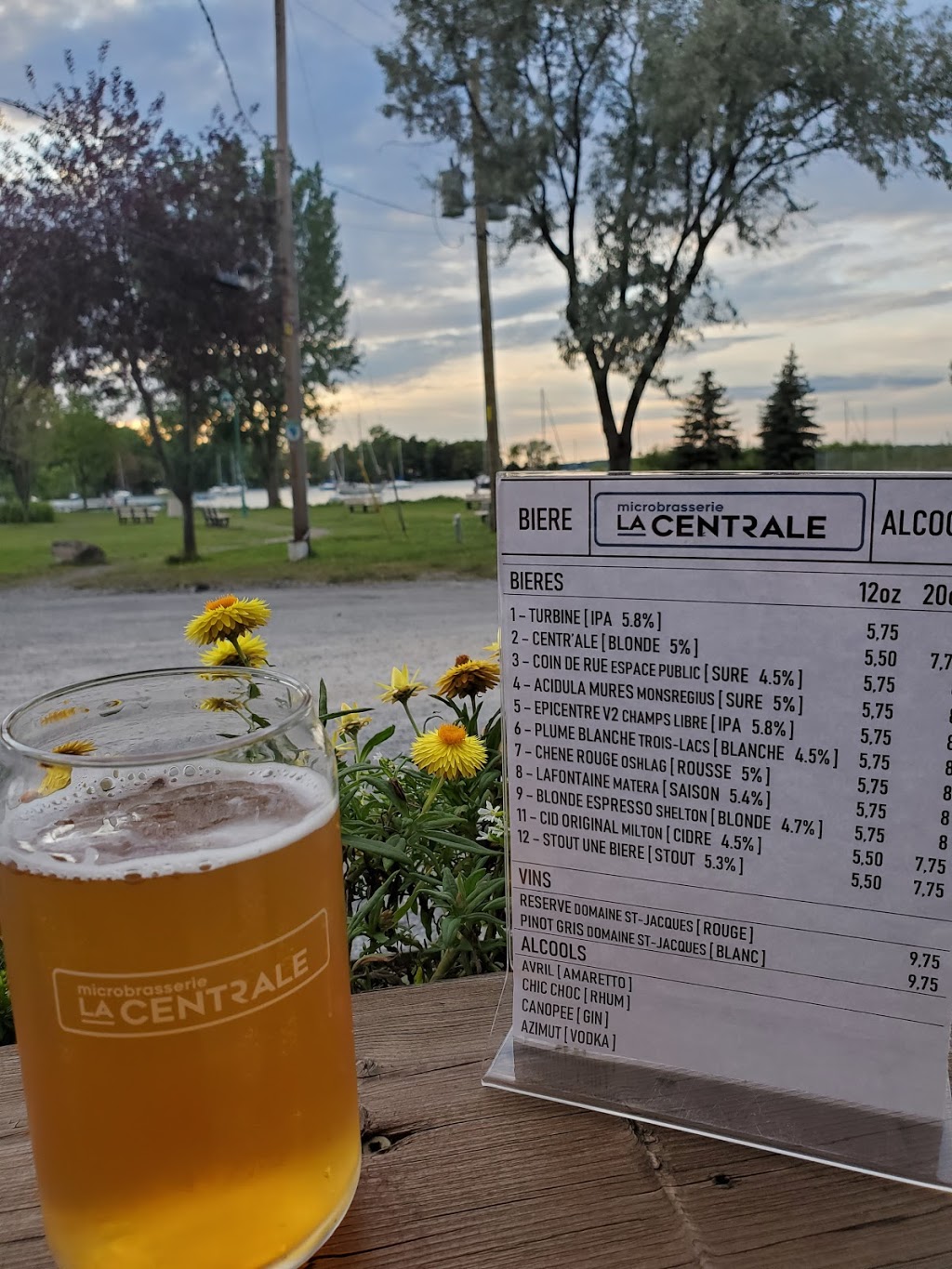Microbrasserie La Centrale | 2 Rue Richardson, Beauharnois, QC J6N 2T1, Canada | Phone: (450) 395-0953