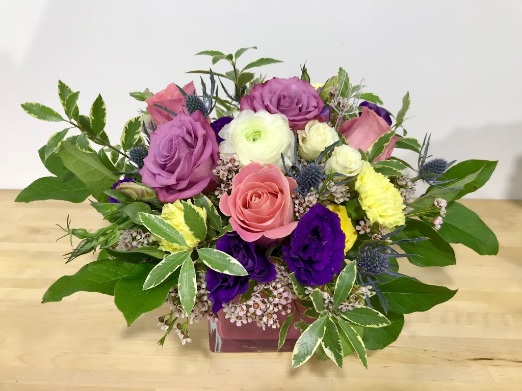 Flowers On Ten | 5027 Hurontario St Unit #2, Mississauga, ON L4Z 3X6, Canada | Phone: (905) 501-0200