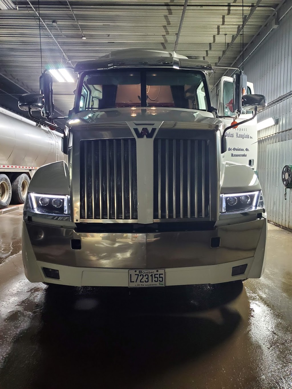 Transport Jules Langlais Inc | 23 Chem. du Village, Saint-Onésime, QC G0R 3W0, Canada | Phone: (418) 856-3237