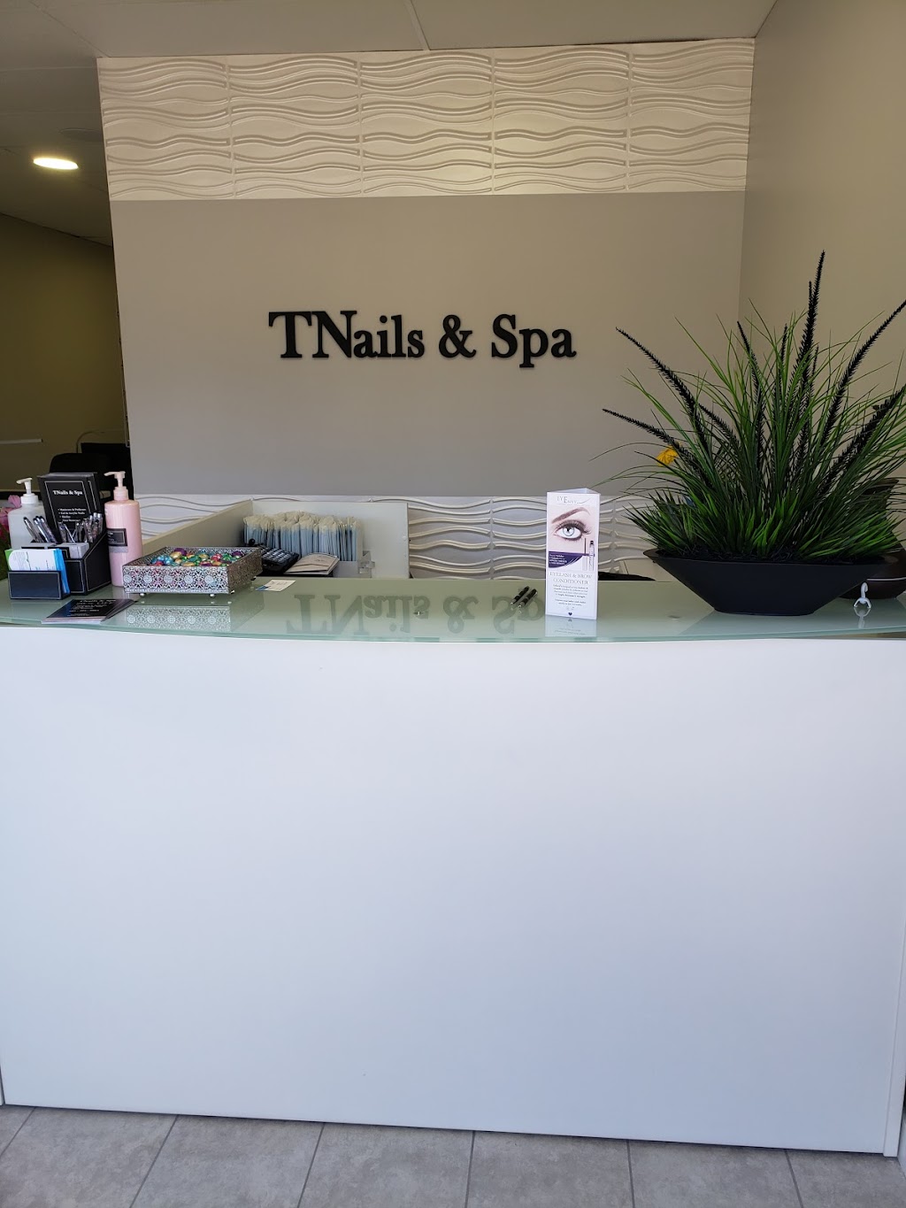 TNails & Spa | 40 A Elizabeth St, Okotoks, AB T1S 1J7, Canada | Phone: (403) 404-0064