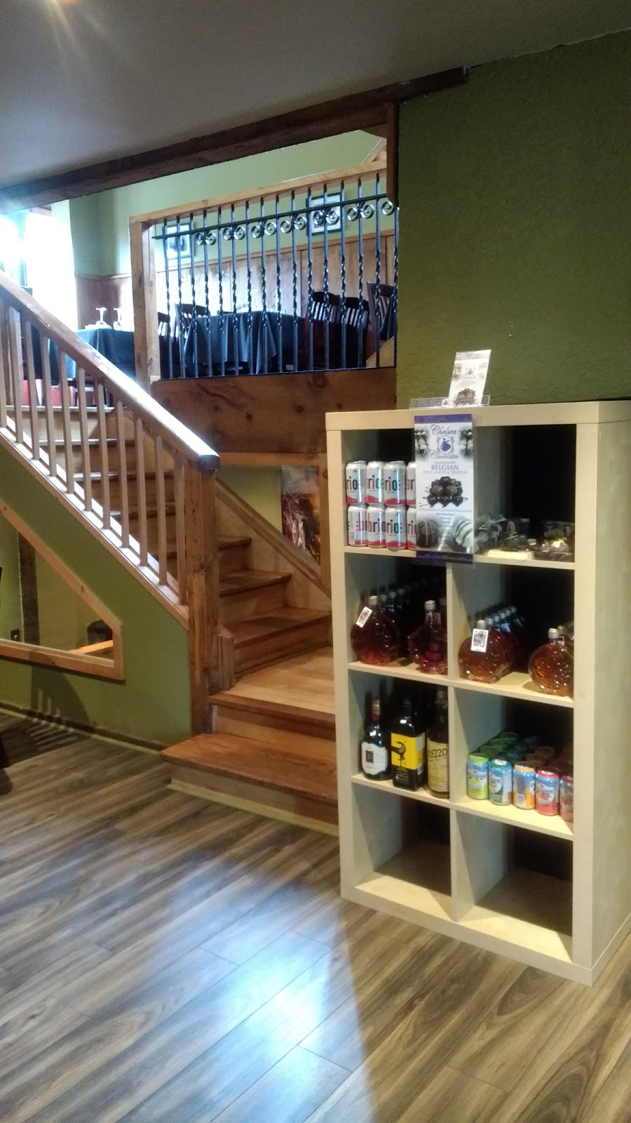 Amiche Restaurant and Social House | 3239 Penetanguishene Rd, Barrie, ON L4M 4Y8, Canada | Phone: (705) 730-1125