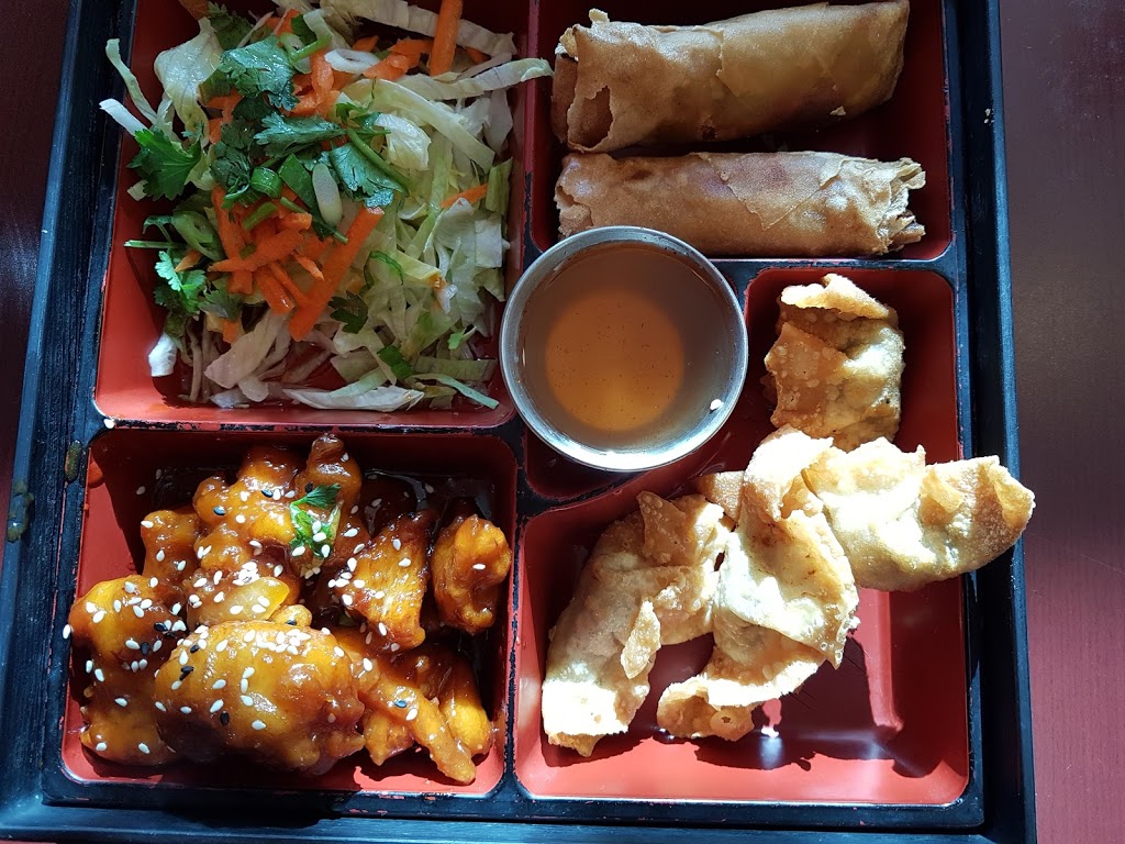 Restaurant Saveur Thaï | 686 Rue de Roxton, Acton Vale, QC J0H 1A0, Canada | Phone: (450) 546-4444