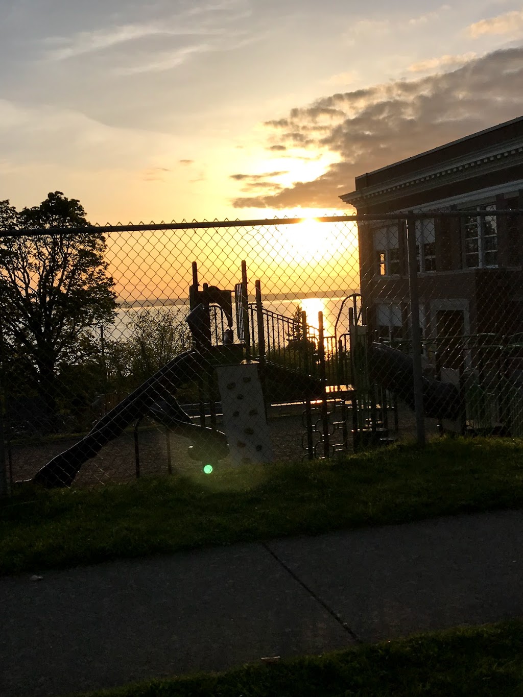 Lowell Elementary School | 935 14th St, Bellingham, WA 98225, USA | Phone: (360) 676-6430