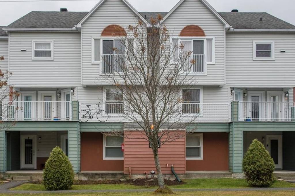 Condo le Chaleureux | 2290 Place du Village unité 215, Magog, QC J1X 6G3, Canada