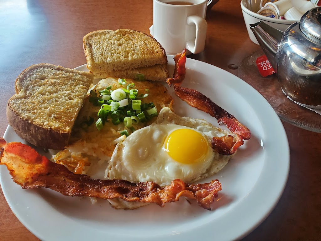Smittys Family Restaurant | 2001 BC-3, Fernie, BC V0B 1M0, Canada | Phone: (778) 519-5150