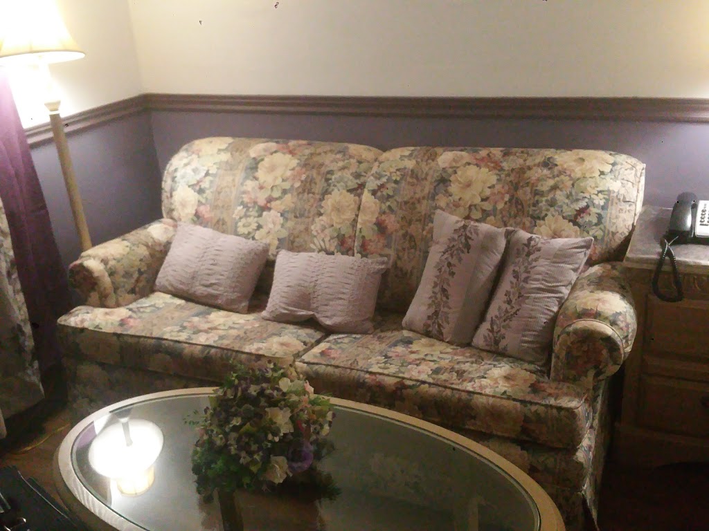 Niagara Parkway Court Motel | 3708 Main St, Niagara Falls, ON L2G 6B1, Canada | Phone: (905) 295-3331