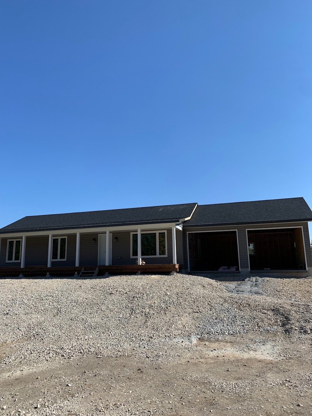 Canadian Style Roofing | 257 Dodson Rd, Barrie, ON L4N 4T6, Canada | Phone: (437) 533-4627