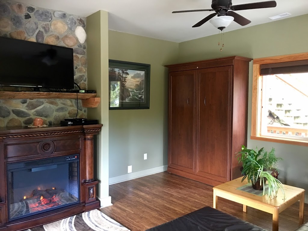Freedom Lodge & Spa | 5214 Wesjac Rd, Madeira Park, BC V0N 2H1, Canada | Phone: (604) 885-8368