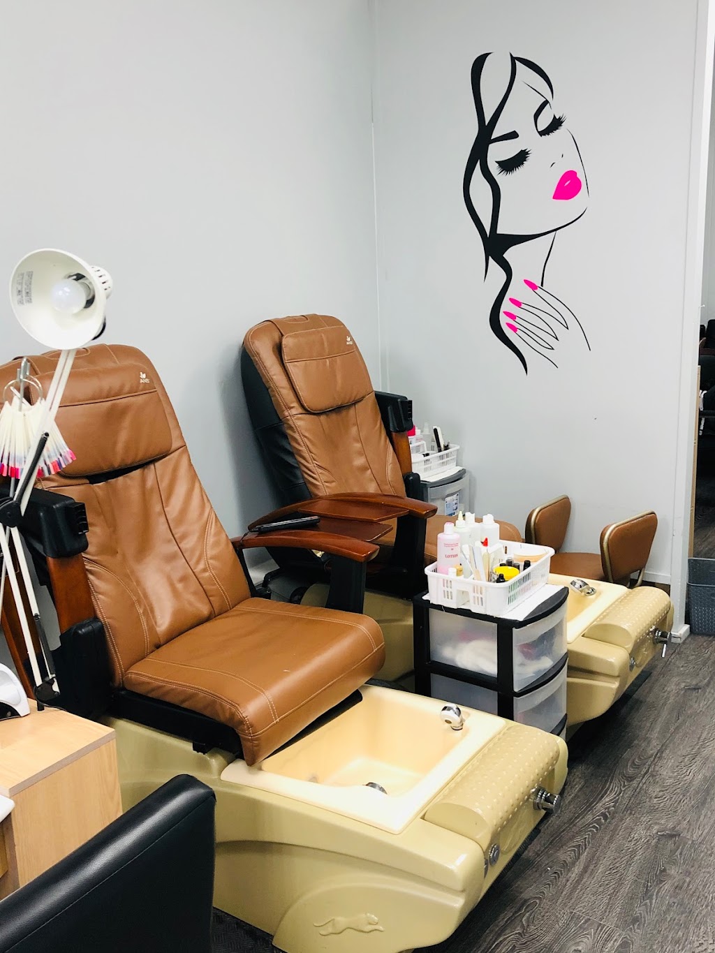 Cedar Hills Shopping Centre | 12820 96 Ave, Surrey, BC V3V 6A8, Canada | Phone: (604) 581-8787
