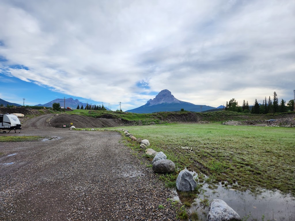 Crowsnest River RV Park | 3704 18 Ave, Coleman, AB T0K 0M0, Canada | Phone: (403) 562-7771