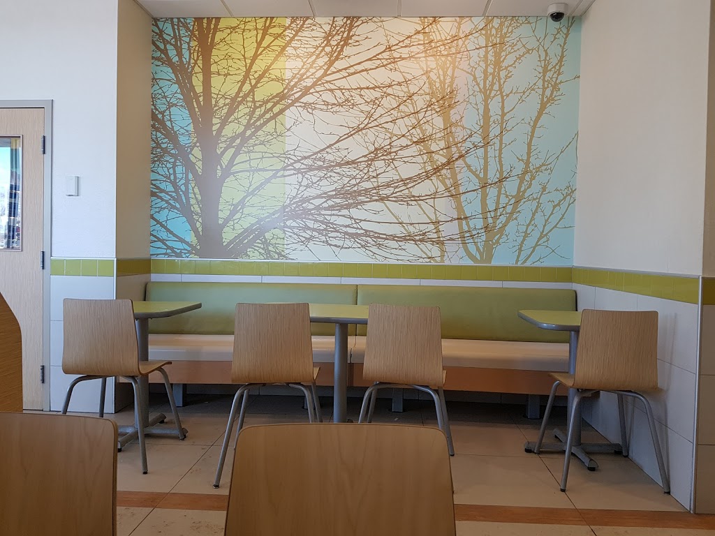 McDonalds | 680 Nairn Ave, Winnipeg, MB R2L 0X7, Canada | Phone: (204) 949-6005