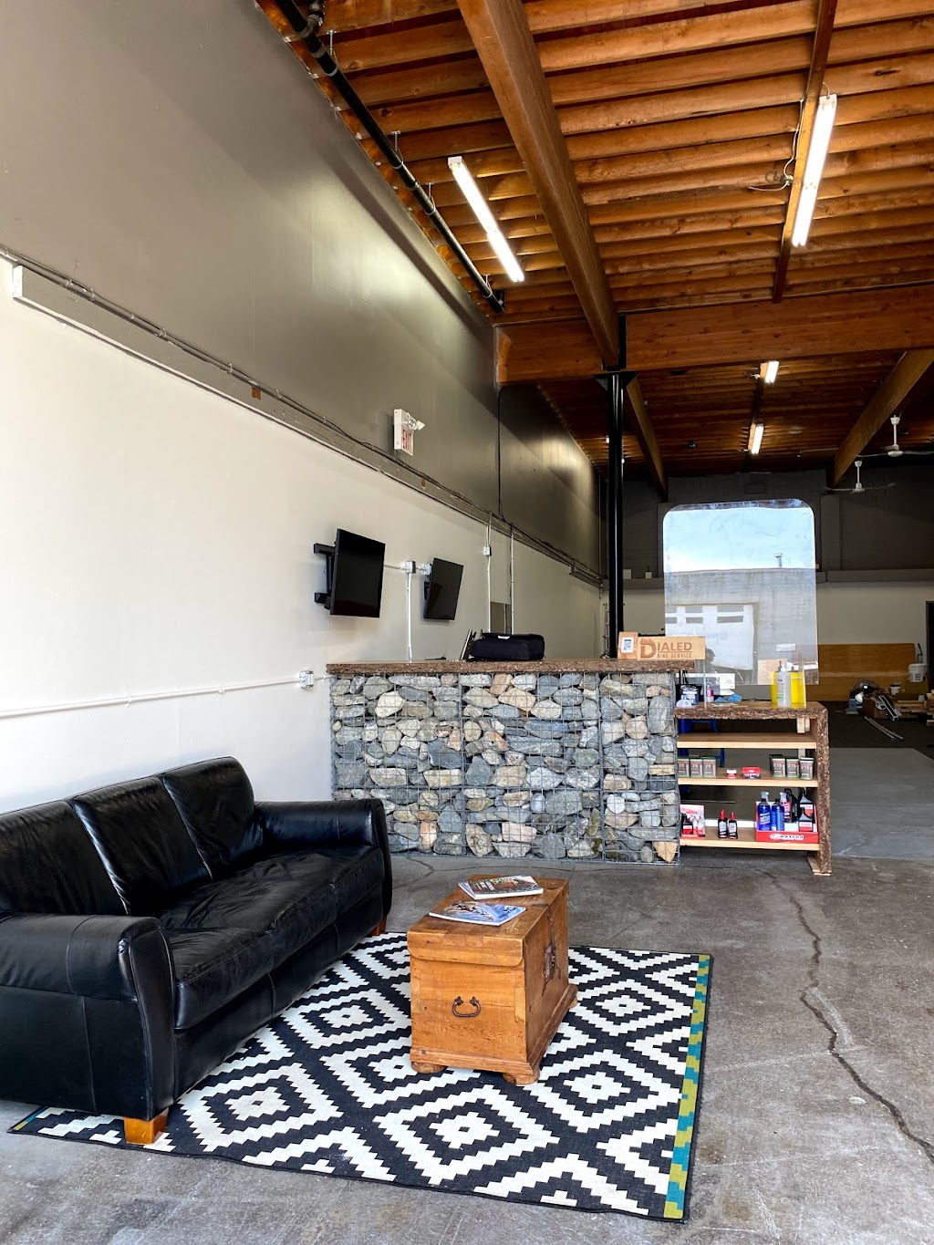 Dialed Bike Service | 315 Mansfield Pl, North Vancouver, BC V7J 1E4, Canada | Phone: (604) 318-8015