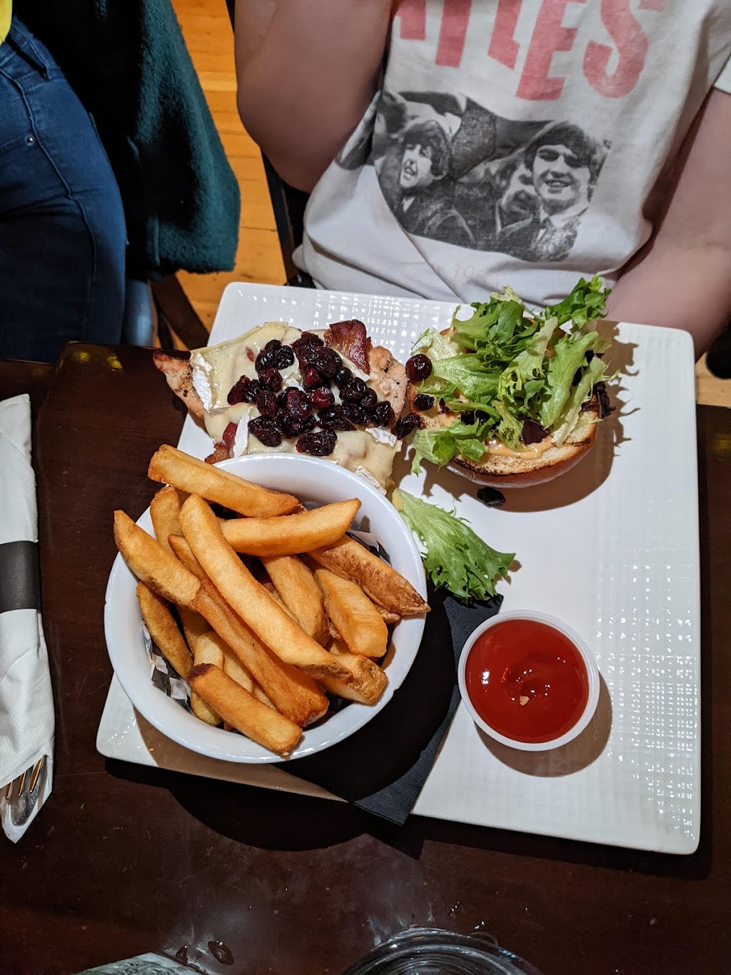 Fox and Hounds | 11 High St, Ladysmith, BC V9G 1A1, Canada | Phone: (250) 924-1747