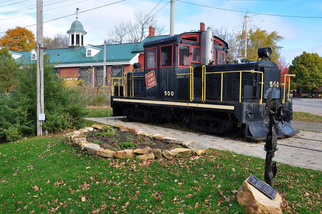 Gananoque 1000 Islands Visitor Centre | 10 King St E, Gananoque, ON K7G 1E6, Canada | Phone: (613) 382-8044