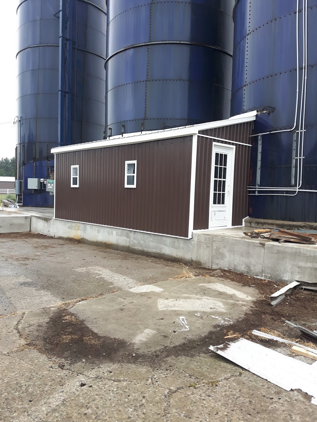 CTR Country Town Roofing | 10896-10918, Chatham-Kent County Rd 21, Dresden, ON N0P 1M0, Canada | Phone: (226) 627-2695
