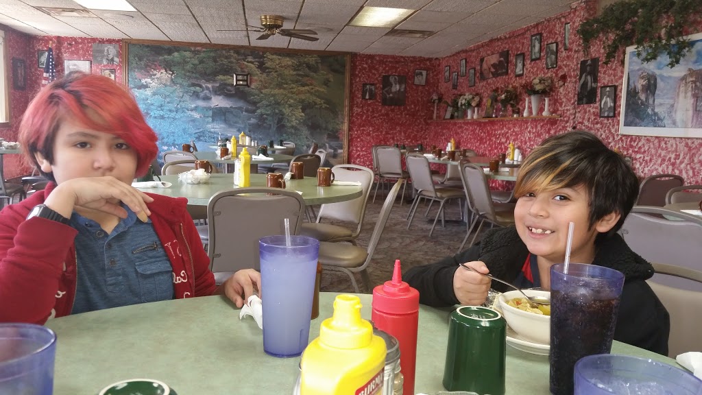 Yale Family Dining | 1 North St, Yale, MI 48097, USA | Phone: (810) 387-4055