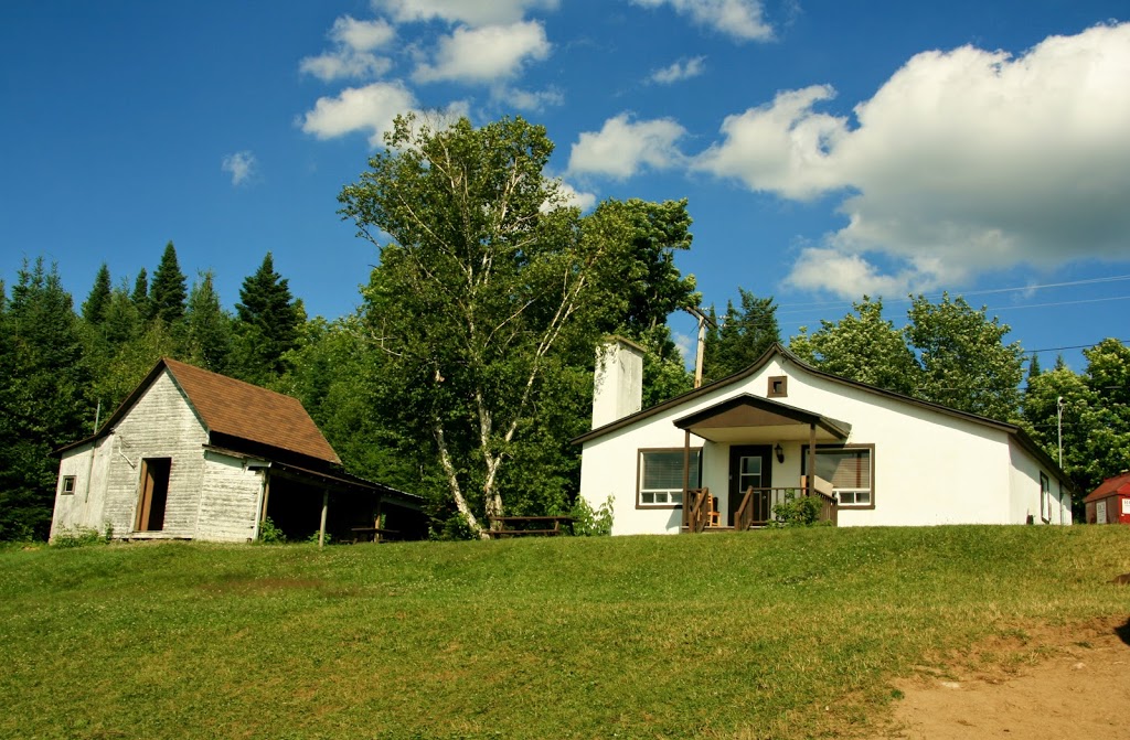 Centre De Plein Air Le PTit Bonheur | 1721 Chemin du Lac Quenouille, Lac-Supérieur, QC J0T 1J0, Canada | Phone: (819) 326-4281
