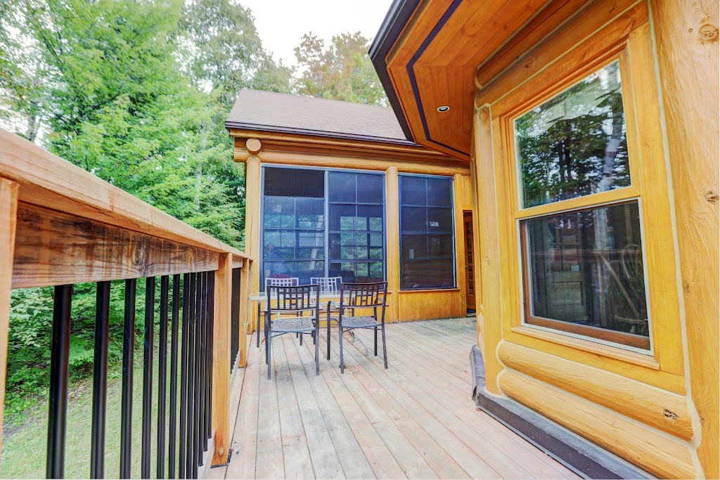 Chalet no. 85 by Fiddler Lake Resort® (Cerf-Deer) | 23 Chem. du Grand-Pic, Mille-Isles, QC J0R 1A0, Canada | Phone: (800) 721-0371