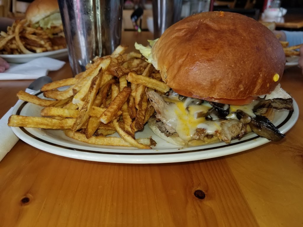 Country Line Diner | 66 Main St N, Elmwood, ON N0G 1S0, Canada | Phone: (226) 433-2400