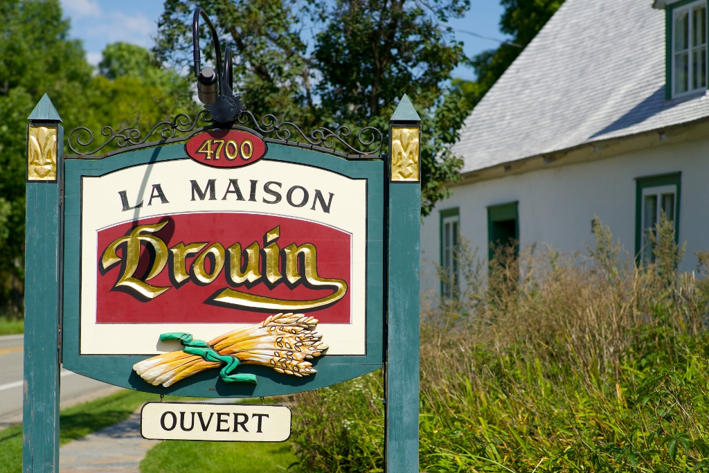 Maison Drouin | 2958 Chemin Royal, Sainte-Famille, QC G0A 3P0, Canada | Phone: (418) 829-0330