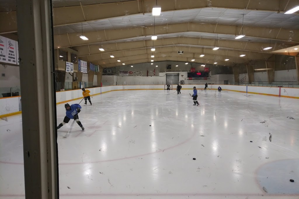 Oakwood Arena & Ice Rink | 1010 Eldon Rd, Oakwood, ON K0M 2M0, Canada | Phone: (705) 953-9822