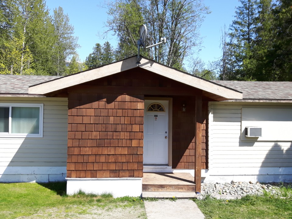 The Hitching Post Motel | 2054 Sea-to-Sky Hwy, Mount Currie, BC V0N 2K0, Canada | Phone: (604) 894-6276