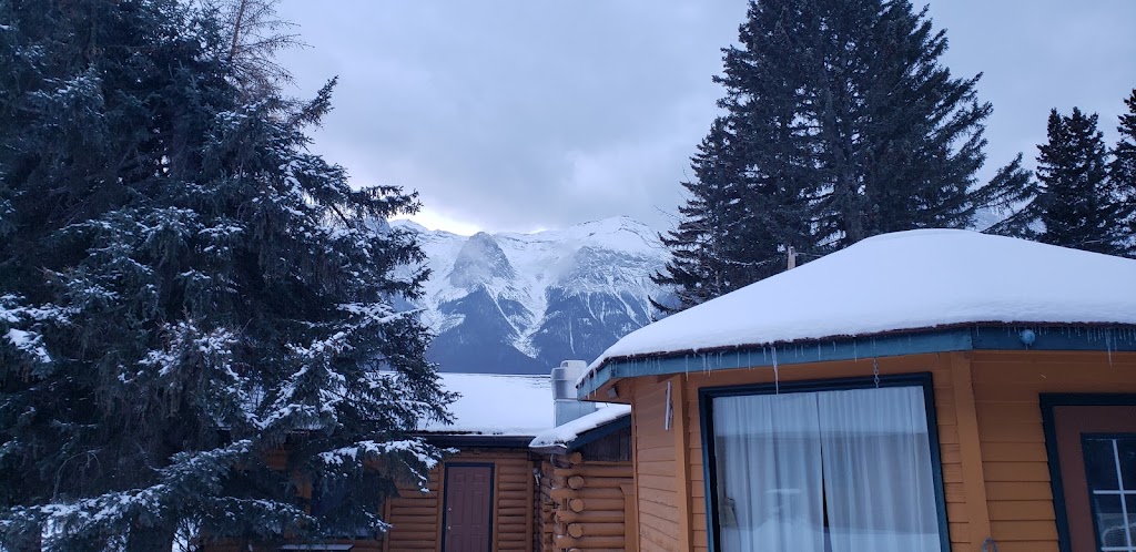 Park Gate Chalets | 1050 Harvie Heights Rd, Harvie Heights, AB T1W 2W2, Canada | Phone: (403) 678-0020
