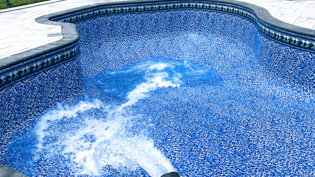 La belle piscine | 5 Rue Daniel, Saint-Jean-sur-Richelieu, QC J2W 1W3, Canada | Phone: (450) 741-1570