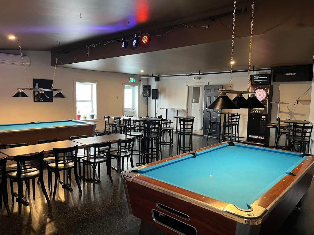 Le Vieux Bourgogne | 1718 Av. Bourgogne, Chambly, QC J3L 1Z2, Canada | Phone: (450) 658-7572