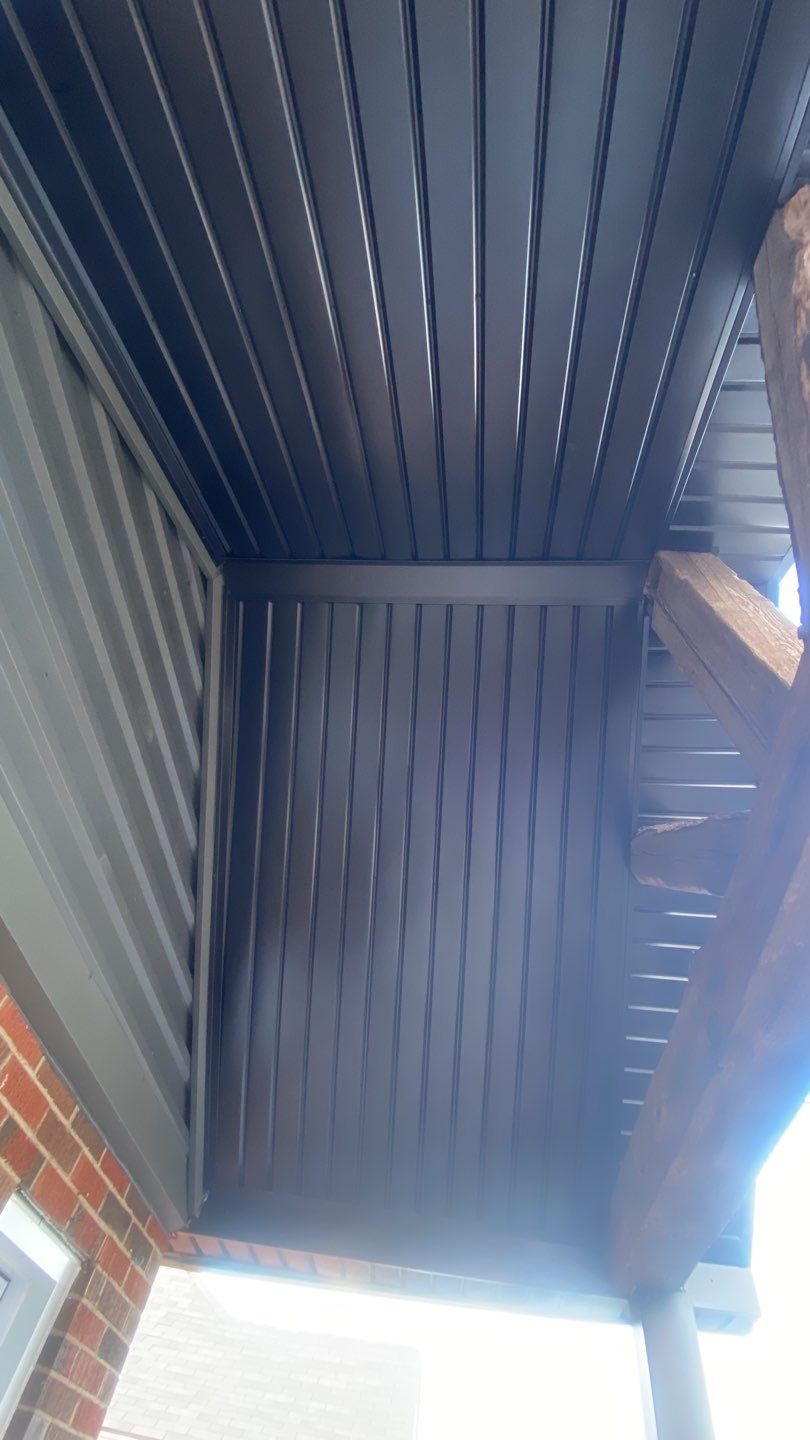 Custom Contracting Eavestrough Repair Grimsby | 42 Driftwood Ct, Grimsby, ON L3M 4Y1, Canada | Phone: (289) 276-5981
