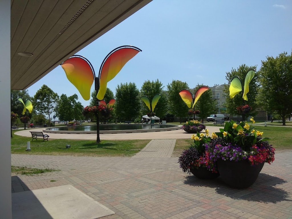 Cobourg Farmers Market (Open Seasonally) | Rotary Harbourfront Park Albert and, 2nd St, Cobourg, ON K9A 2P8, Canada | Phone: (416) 887-2655