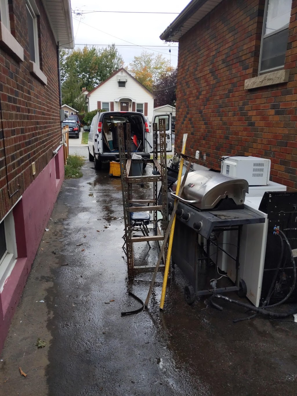 Bens Moving St. Catharines | 221 Glendale Ave, St. Catharines, ON L2R 7L4, Canada | Phone: (289) 990-1120