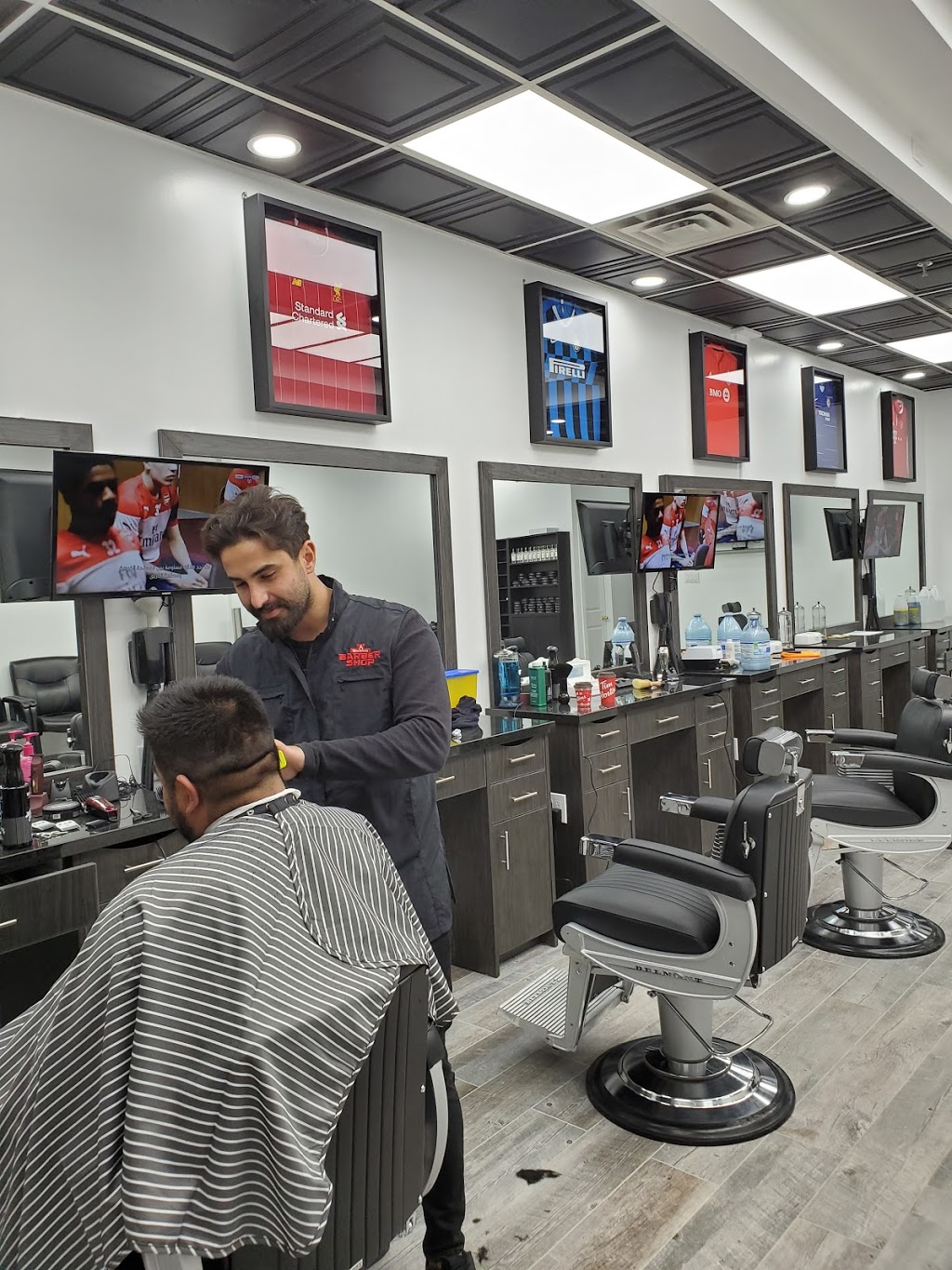 Walkers Barber Shop Mississauga | 4120 Dixie Rd #7, Mississauga, ON L4W 4V8, Canada | Phone: (905) 206-9100