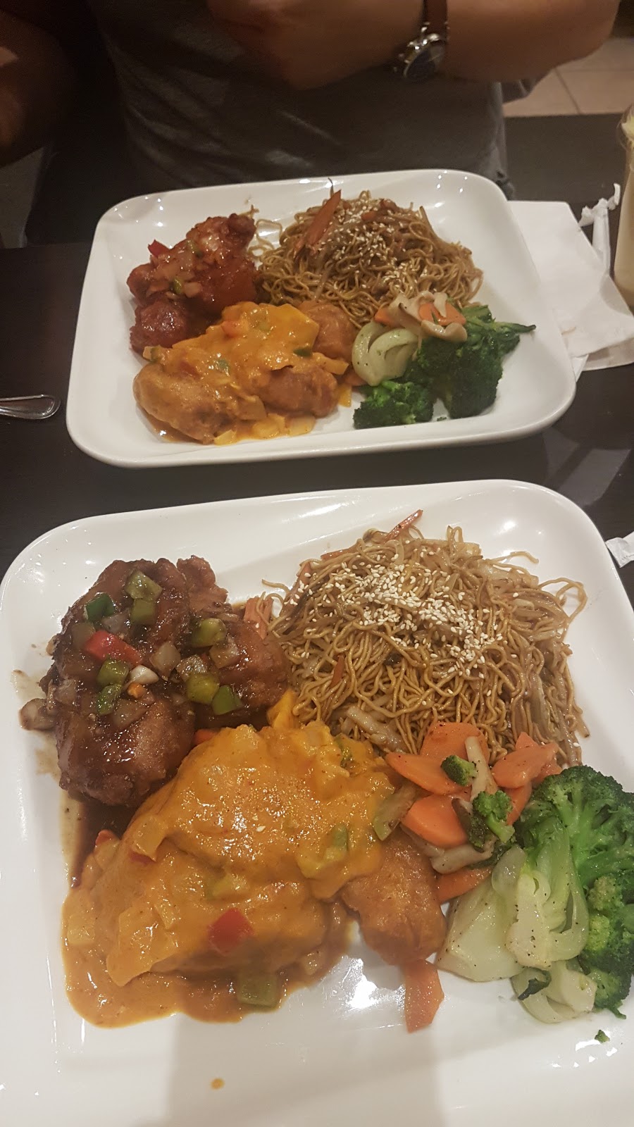Chef Simons Kitchen | 190 Memorial Ave, Orillia, ON L3V 5X6, Canada | Phone: (705) 259-8288
