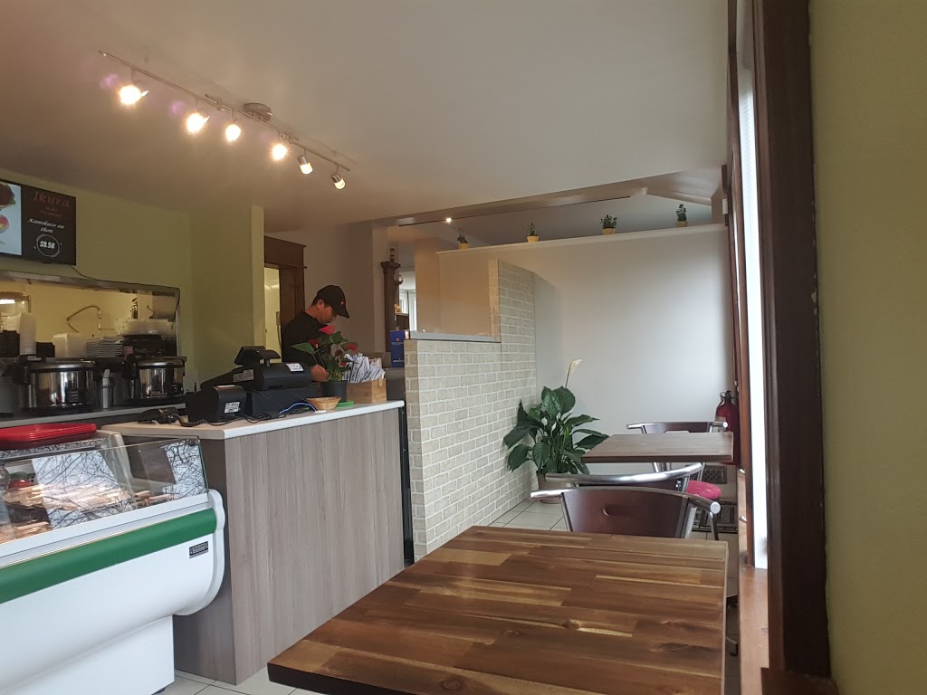 Ikura sushi Bromont | 115 Boulevard de Bromont, Bromont, QC J2L 2K7, Canada | Phone: (450) 931-3888